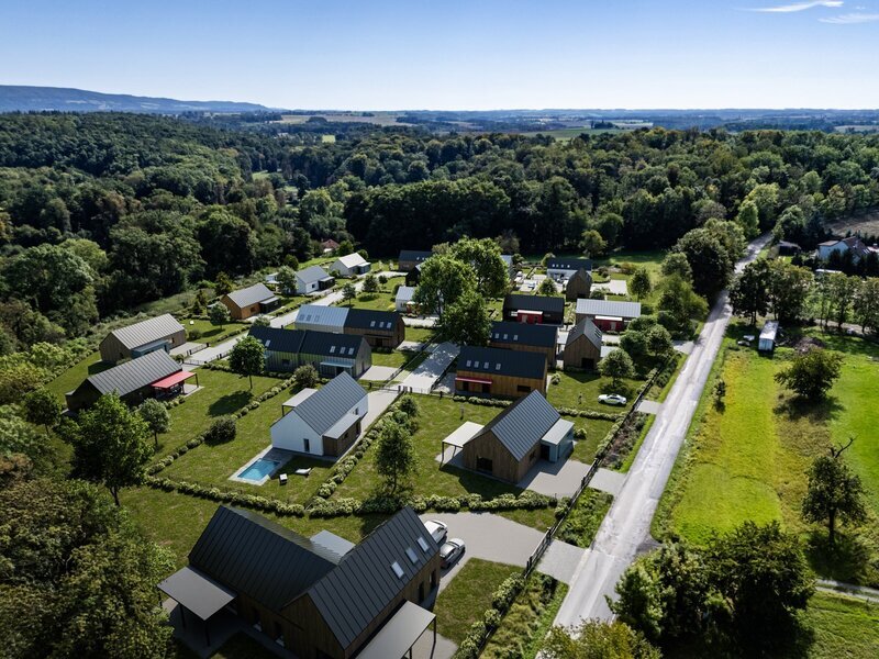 Stavební pozemky v malebné obci Žleby – ideální místo pro váš nový domov